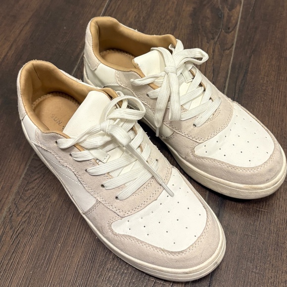White sneakers - Picture 1 of 4